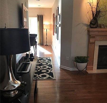 Front entrance .....hallway to the dining room and kitchen