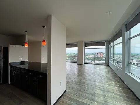 Galaxie High Rise Apartments — Photo 137
