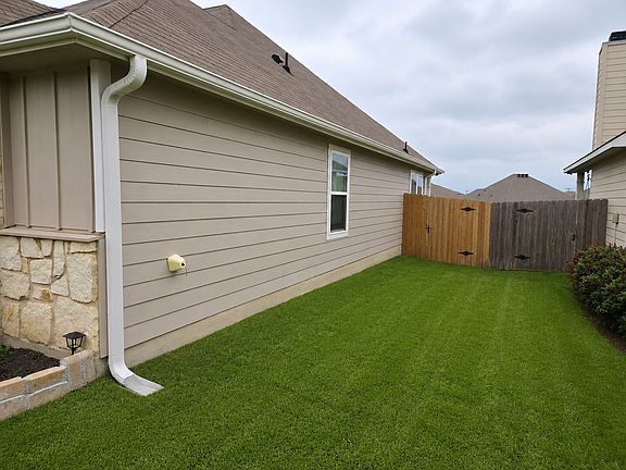 5th image of 3212 Risinger Rd