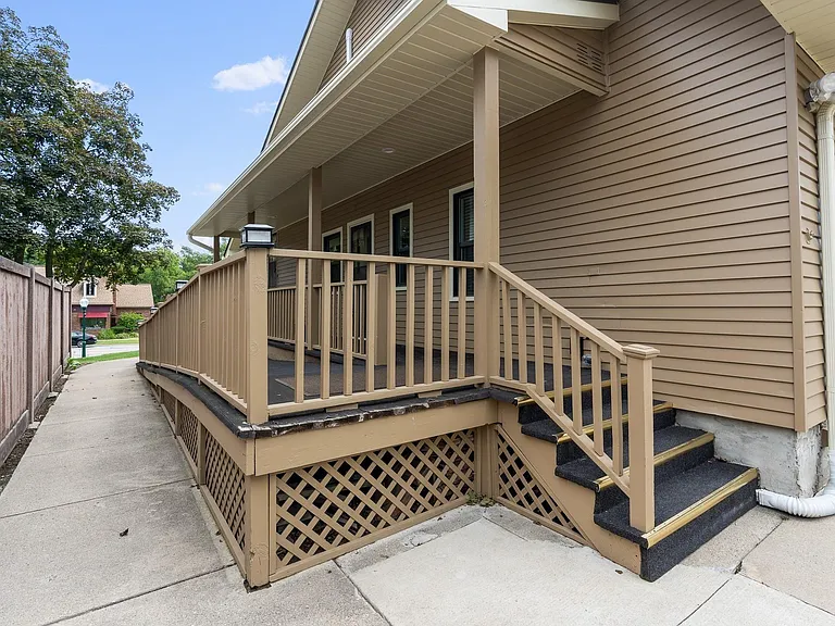 817 N Main St #B — Photo 23