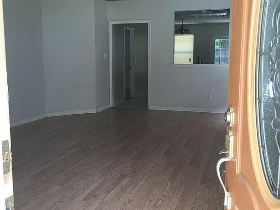 4th image of 2688 Fairmount Ln