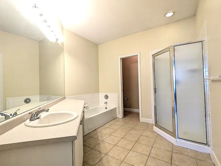11624 Tomahawk Creek Pkwy #F — Photo 7