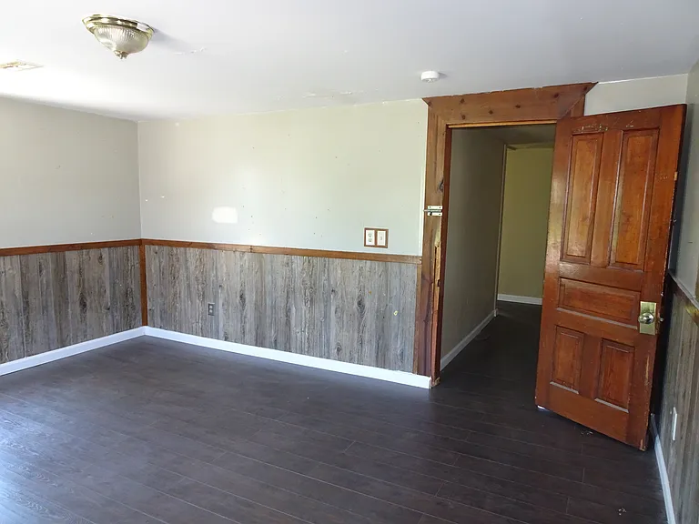 319 Davids St — Photo 10