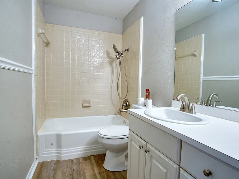 1517 Walnut St — Photo 6