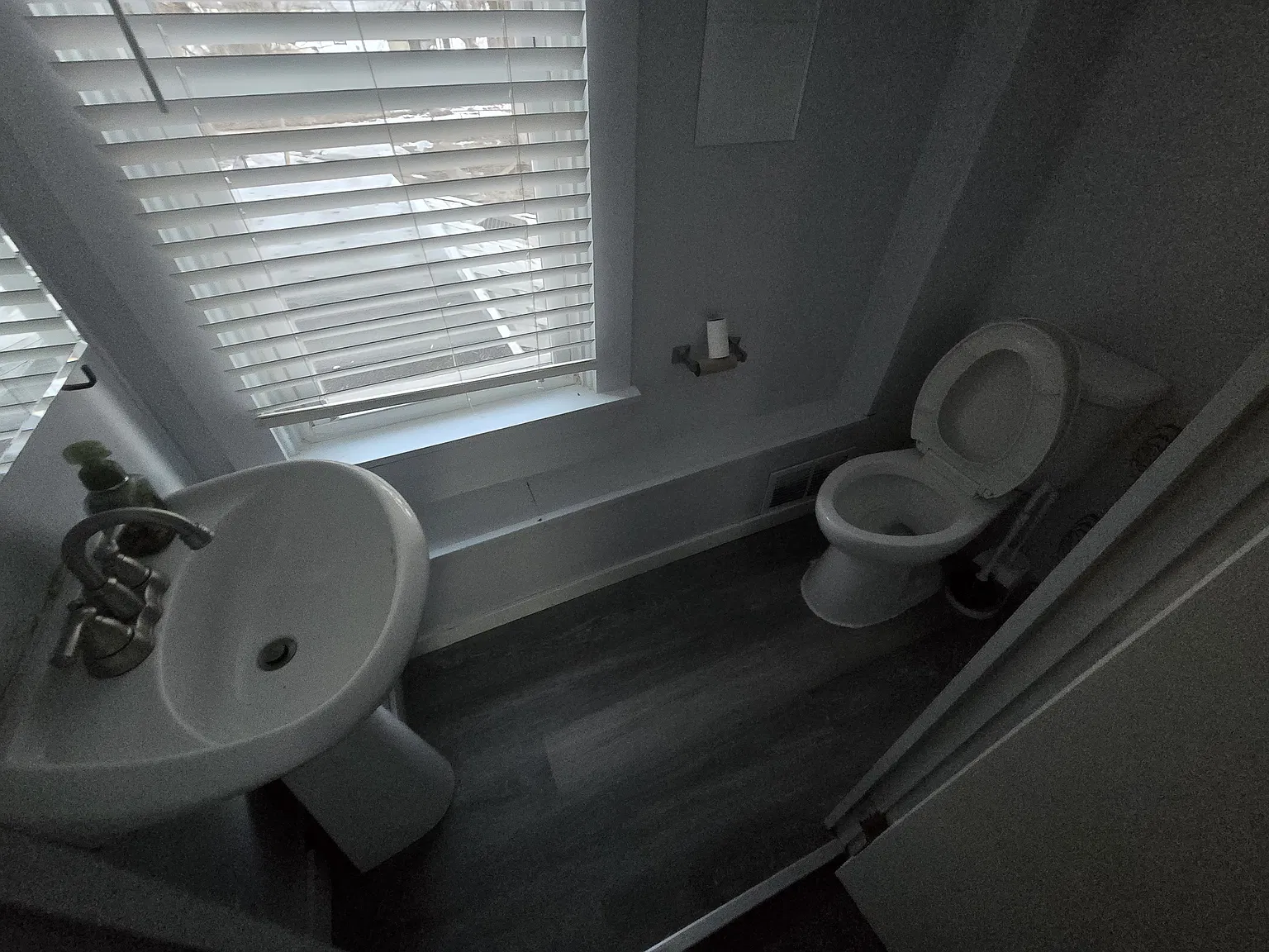 29 Magnolia Ave E — Photo 3