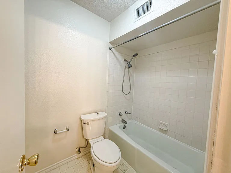 612-614 Towne House Ln — Photo 19