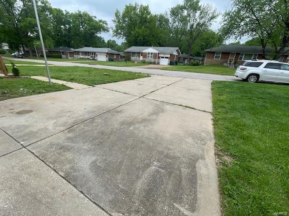 9638 Colony Dr, Saint Louis, MO 63137