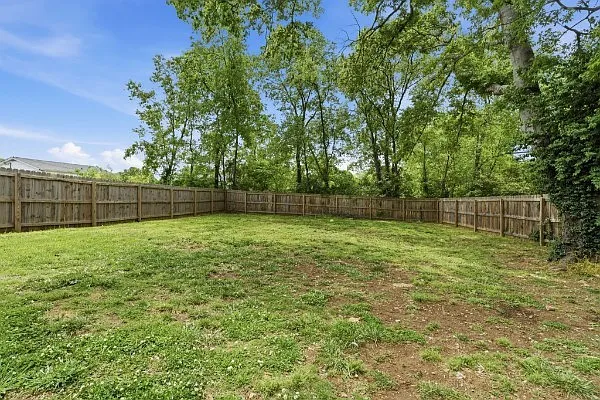 3 bed, 2.5 bath, 2180 sqft, $3,300 — Photo 4
