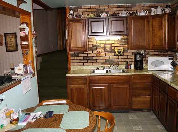 Lots of kitchen cabinets