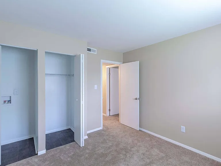 13220 Chester Rd — Photo 3