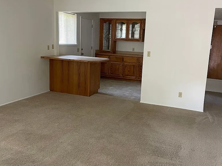 329 W Oak Ave — Photo 4
