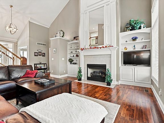 4th image of 20 Knollbrook Ct