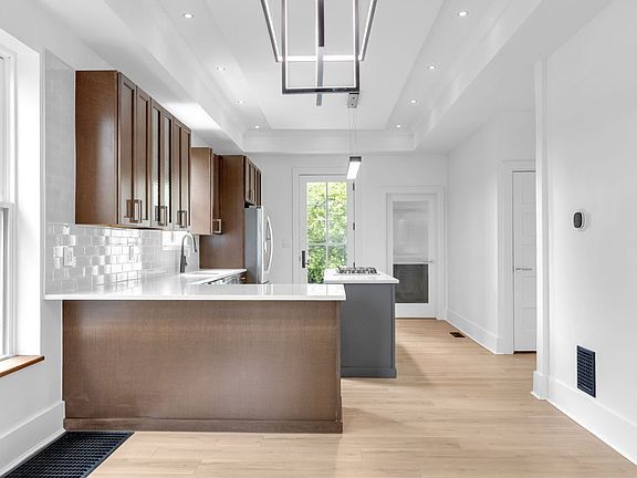 5th image of 19 E Regent St