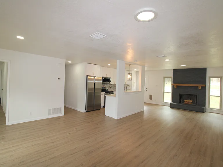 3807 Briarhaven St — Photo 2
