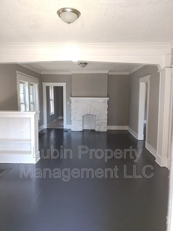 Building Photo - 1628 E McLemore Ave