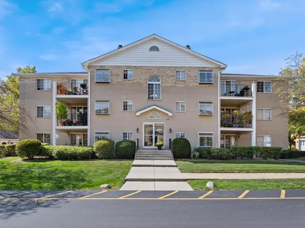 457 Valley Dr APT 304, Naperville, IL 60563