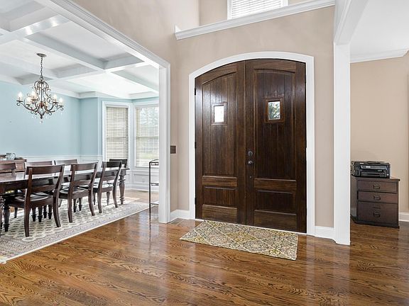 4th image of 837 Salisbury Way