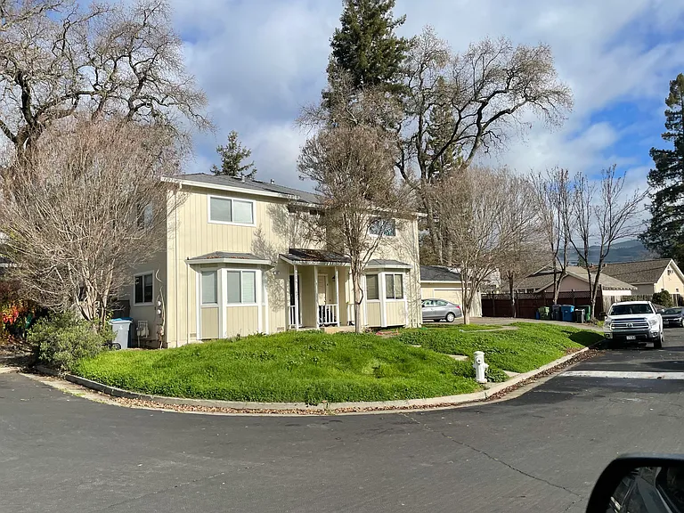 402 Butler Ct #B — Photo 1