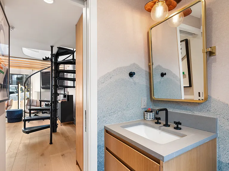 331 W Main St #B — Photo 9
