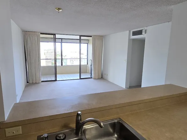 1717 Mott Smith Dr APT 1513, Honolulu, HI 96822