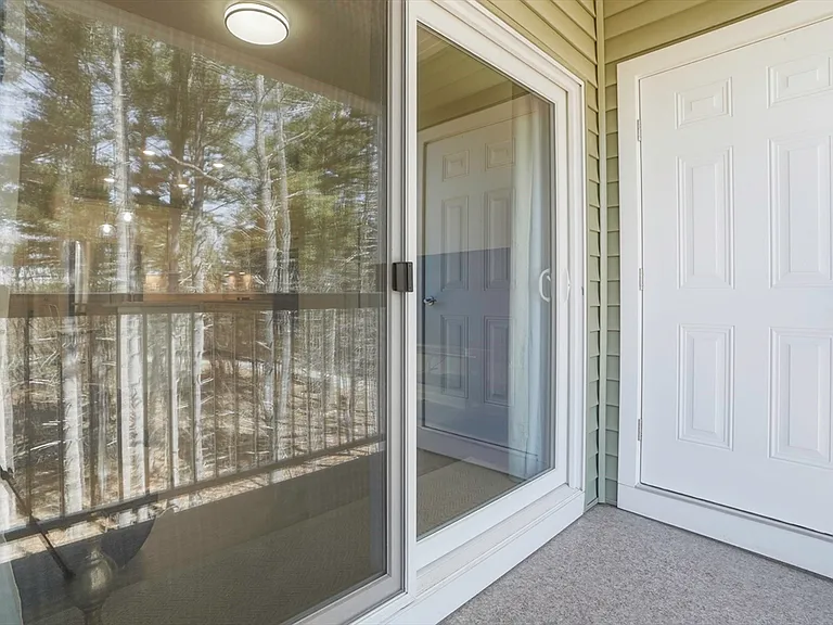 4 Winslow Ln #410 — Photo 32