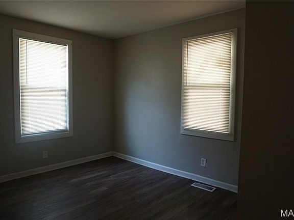 5th image of 1163 Howell St