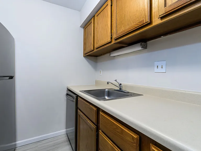 Southfield Apartments — Photo 16