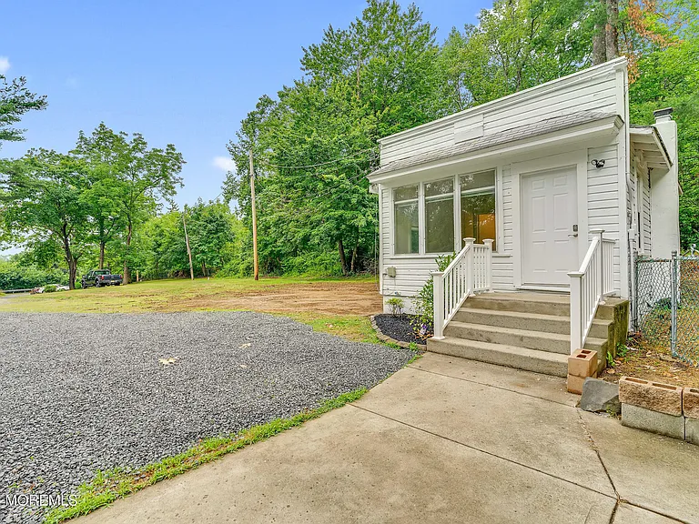 302 Schoolhouse Rd #B — Photo 3
