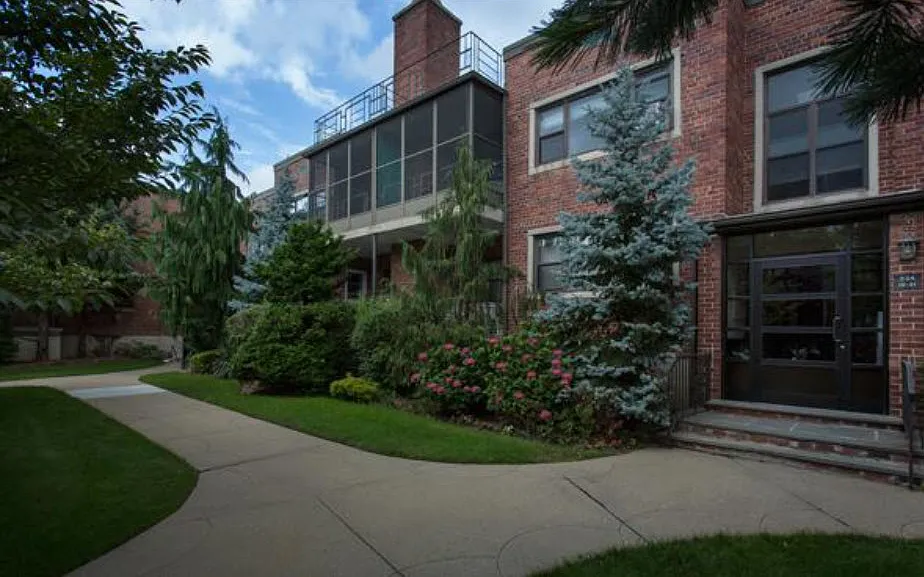 Fairfield Cedarhurst Court — Photo 2