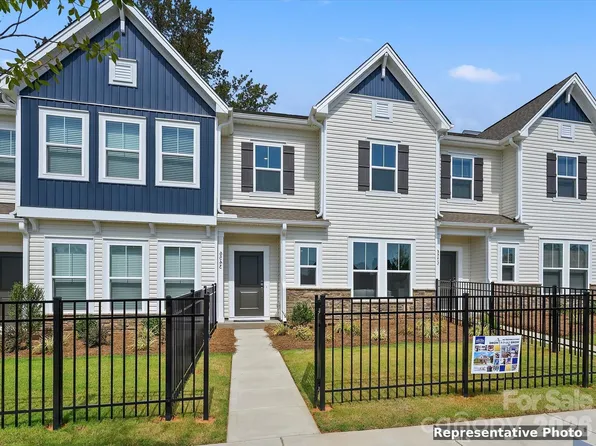 6613 Fire Lily Ln, Charlotte, NC 28216
