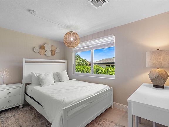 2nd image of 108 SE 31st Ave #108