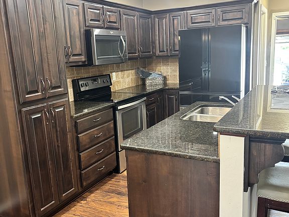 3rd image of 1521 Brewster Ln