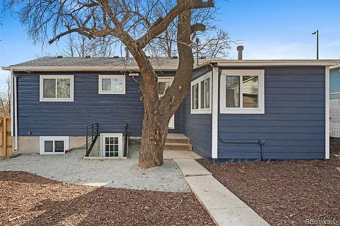 649 Perry St — Photo 9