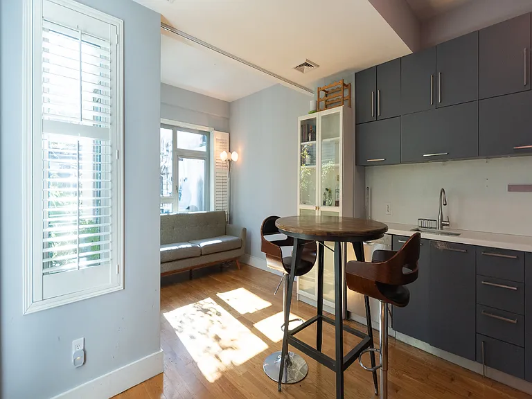 218 N 8th St #1B — Photo 2