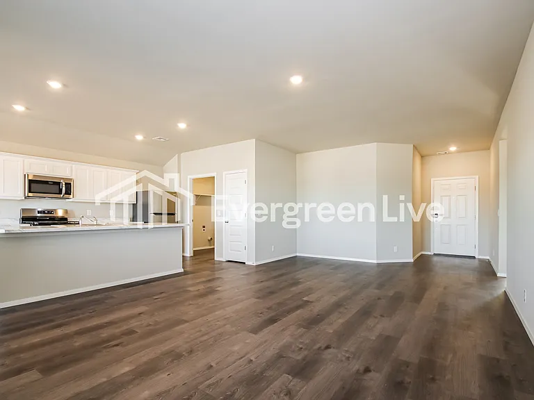 1002 W Lawton Rd — Photo 5