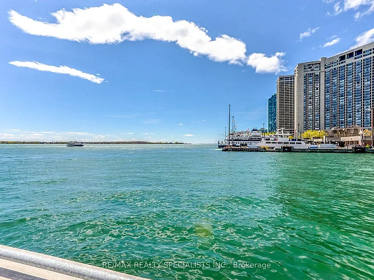 29 Queens Quay E #1118 — Photo 41