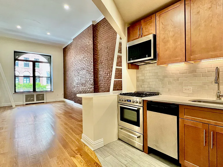 34 W 75th St #2F — Photo 1