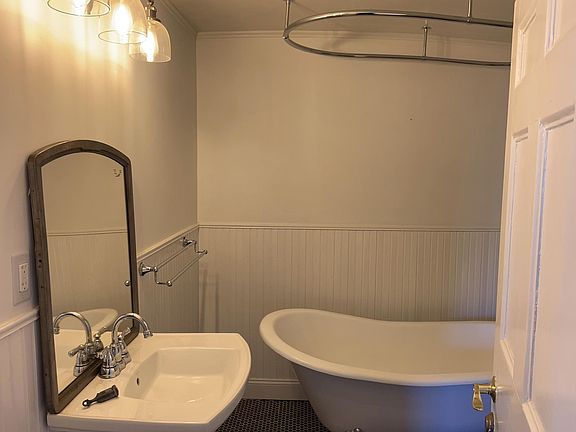 Main full bath (located downstairs)