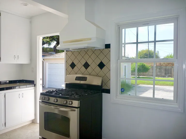 845 Flower Ave — Photo 21