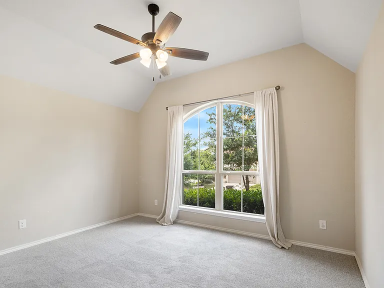 2434 Valencia Crst — Photo 20