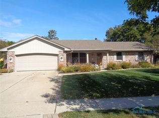 3125 Beachwood Dr, Oregon, OH 43616