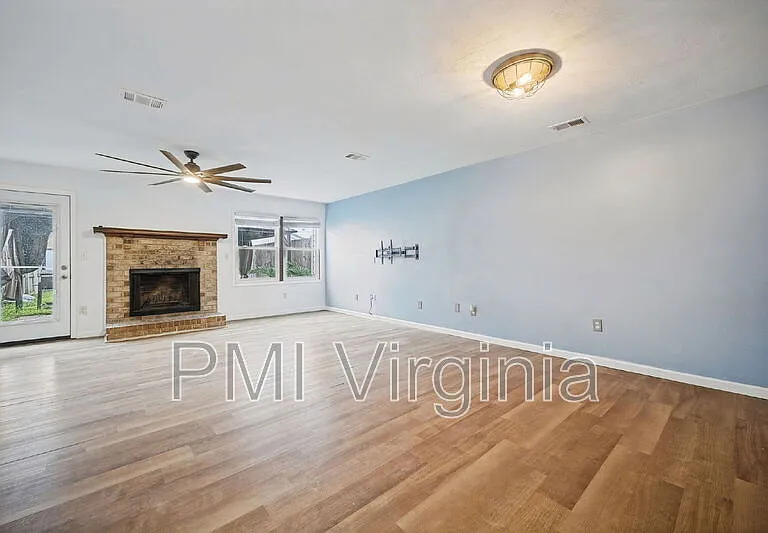 1651 Mantane Arch — Photo 11