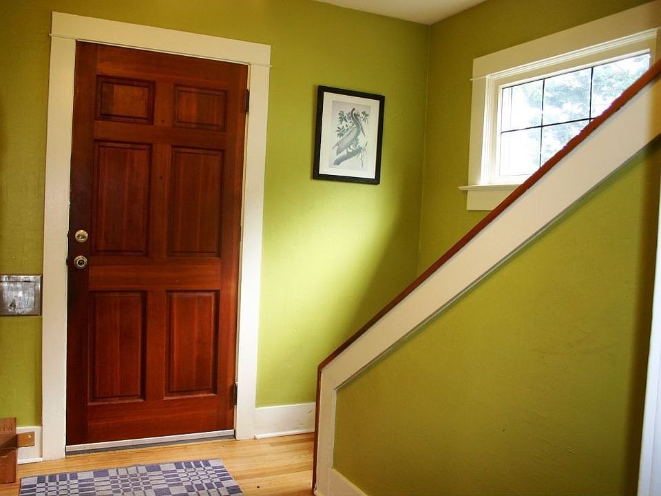 Entry with closet