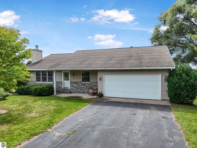 6019 Dover Ln, Traverse City, MI, 49685