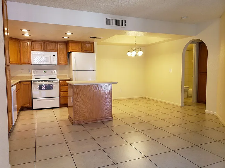 Desert Lakes Apartments — Photo 41