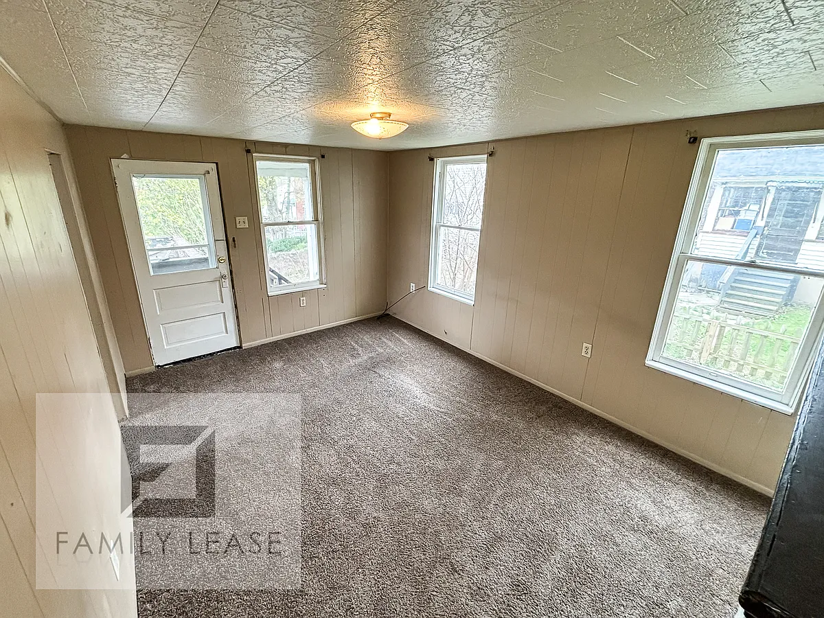 Building Photo - 751R Grove Ave