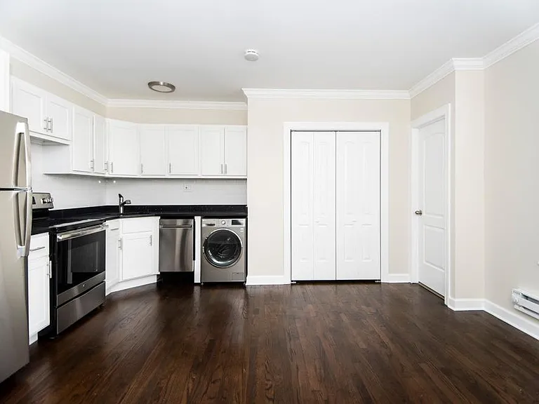 3345 N Marshfield Ave #402 — Photo 3