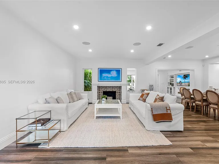 5236 Pine Tree Dr — Photo 10