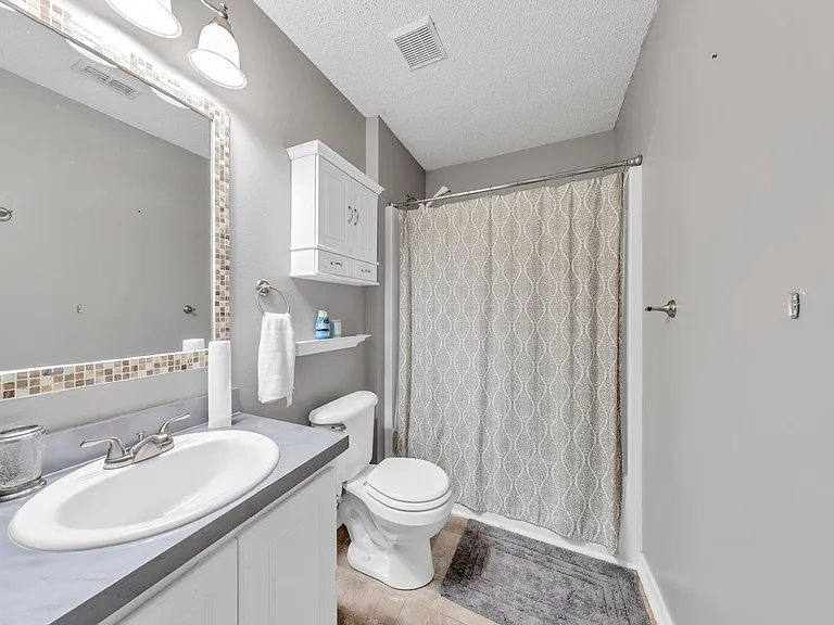 221 Trish Dr — Photo 17