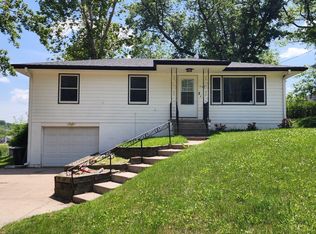 909 Arnold St, Glenwood, IA 51534